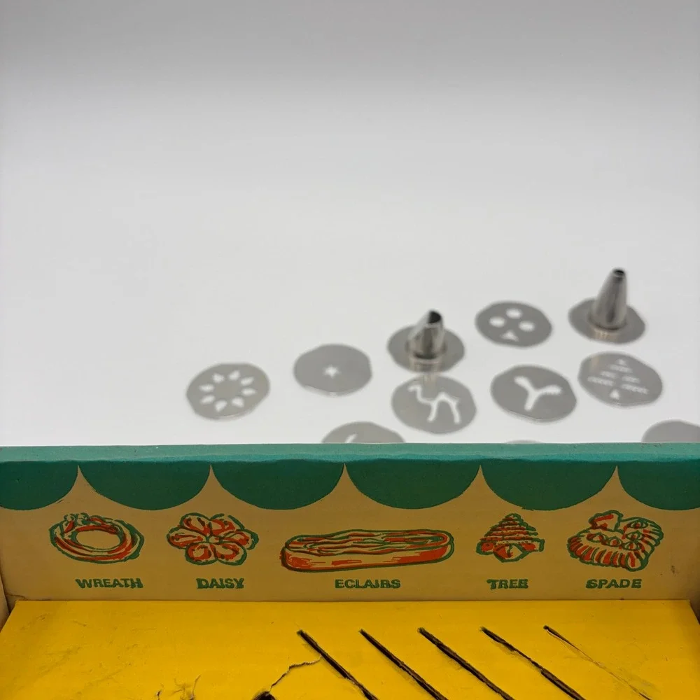 Vintage Mirro Aluminum Cooky-Pastry Kit 12 Plates 3 Tips Copper Accents MCM Box